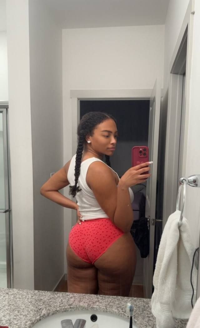 Horny wet pussy - Image 2